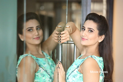 anchor-manjusha-latest-stills